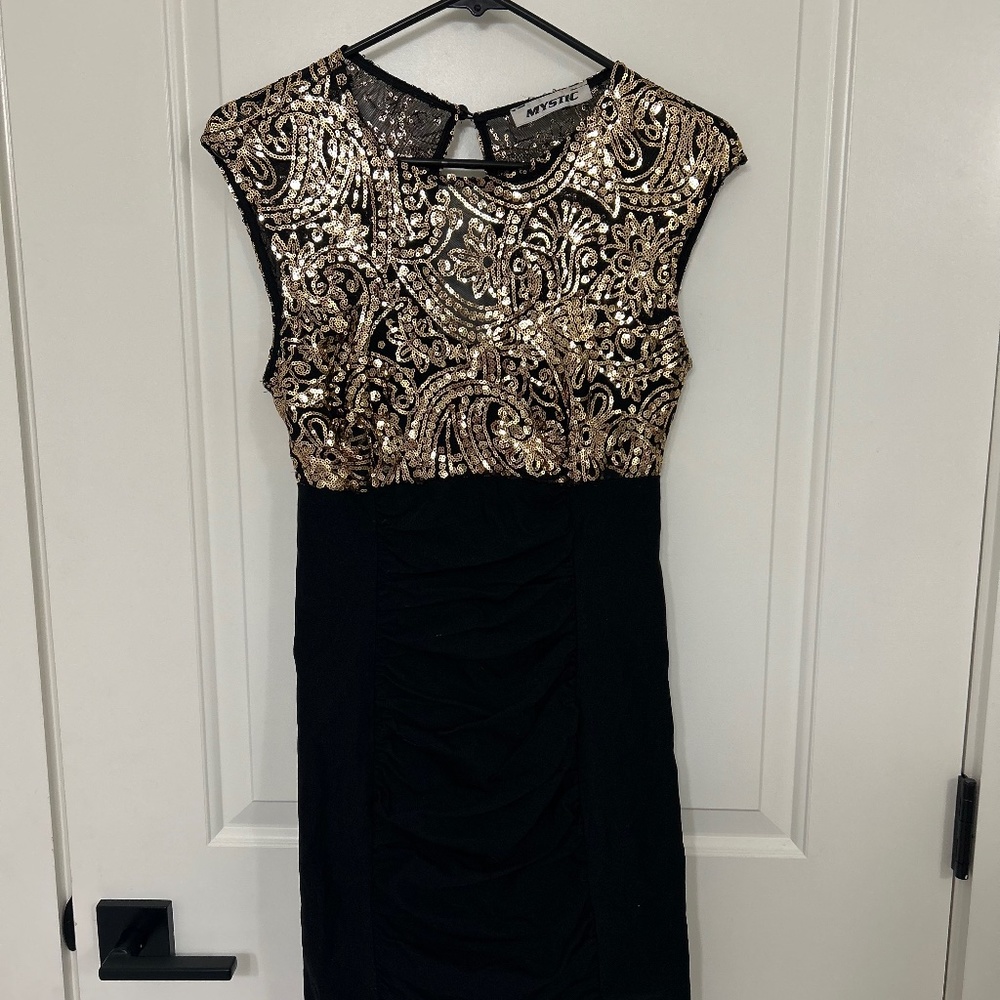 Formal gold and black dress medium size